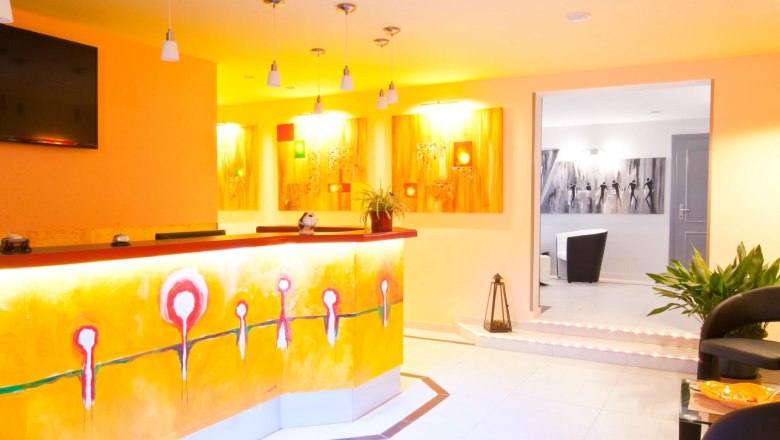 An der Rezeption heißen wir Sie willkommen, © Hotel Residenz Hössinger An der Rezeption heißen wir Sie willkommen, © Hotel Residenz Hössinger