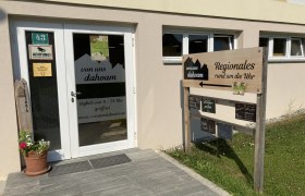 Eingang Regionalladen "Von uns Dahoam", © Julia Rabl Eingang Regionalladen "Von uns Dahoam", © Julia Rabl