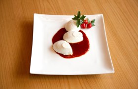 Dessert von der Hagebutte, &copy; Gesund und Leben/Nadja Meister